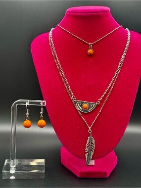 NWOT Orange and silver triple layered feather bohemian necklace on 22” chain